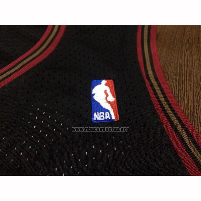 Camiseta Philadelphia 76ers Allen Iverson NO 3 Mitchell & Ness 1997-98 Negro